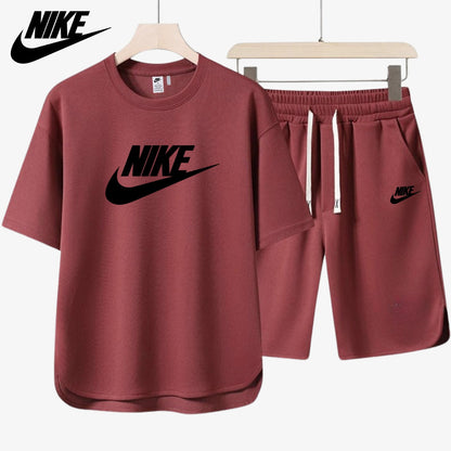 NIKE – Casall T-skjorte og kortbukse sett 2025