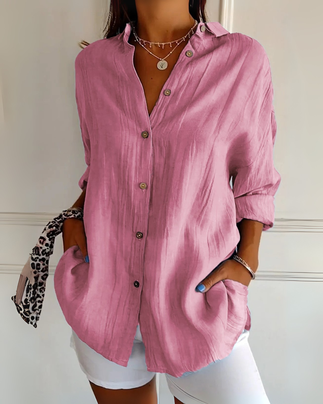 Elegant og romslig bluse med knapper