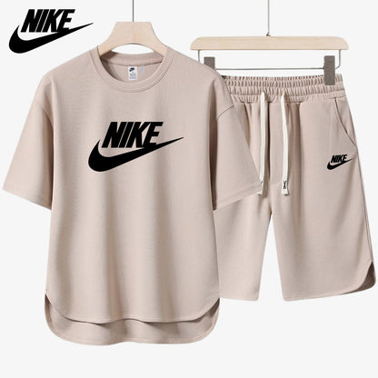 NIKE – Casall T-skjorte og kortbukse sett 2025