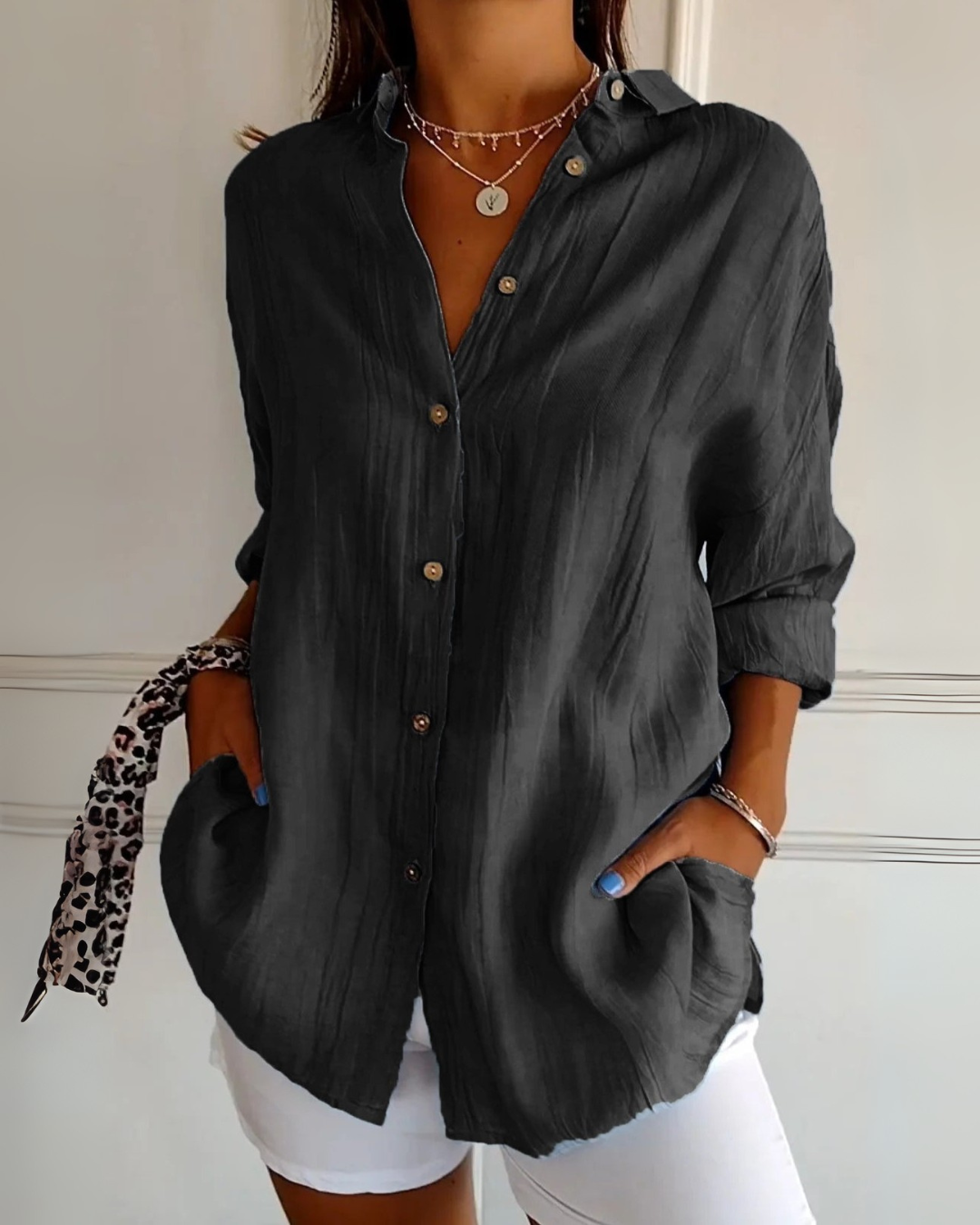 Elegant og romslig bluse med knapper