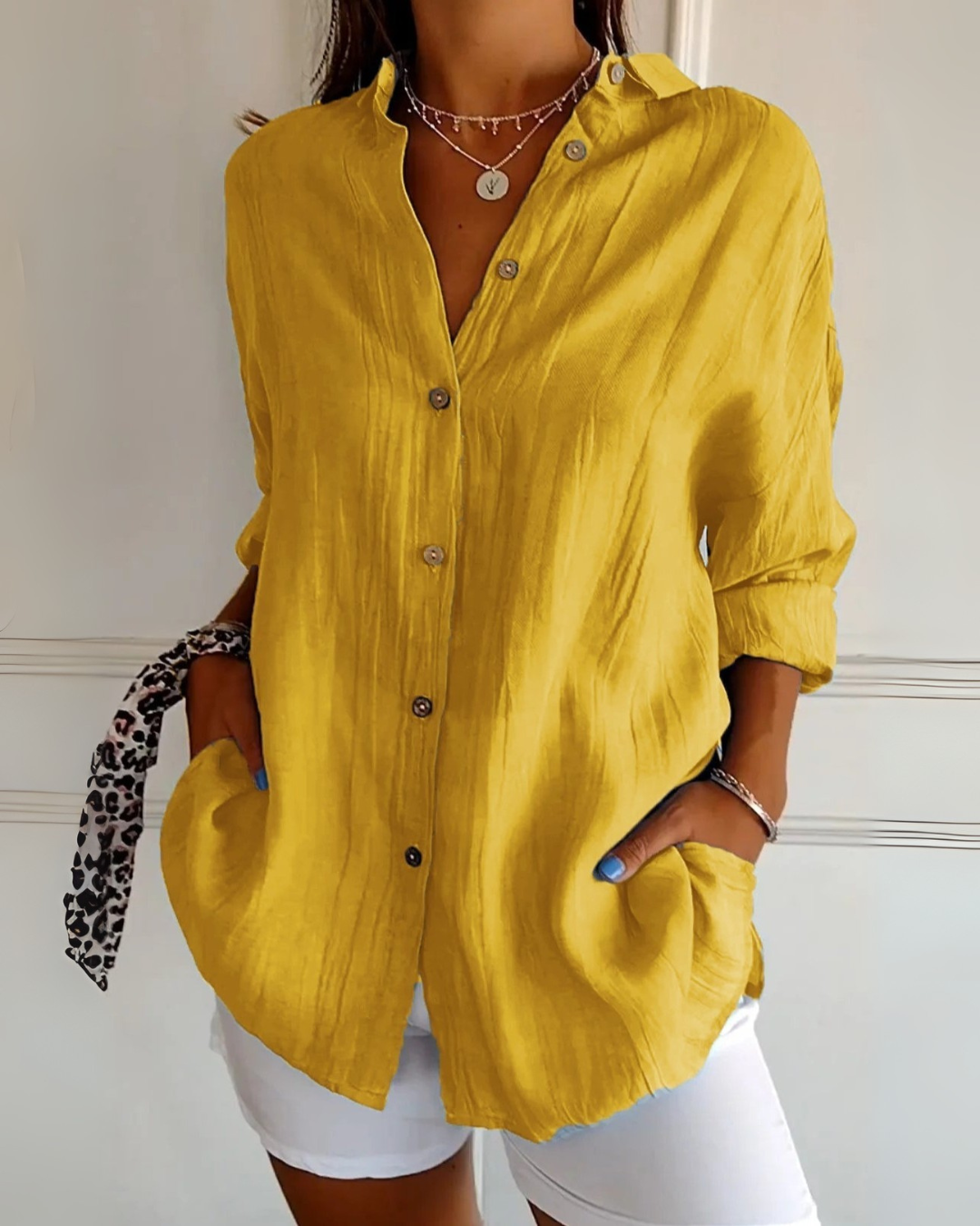 Elegant og romslig bluse med knapper